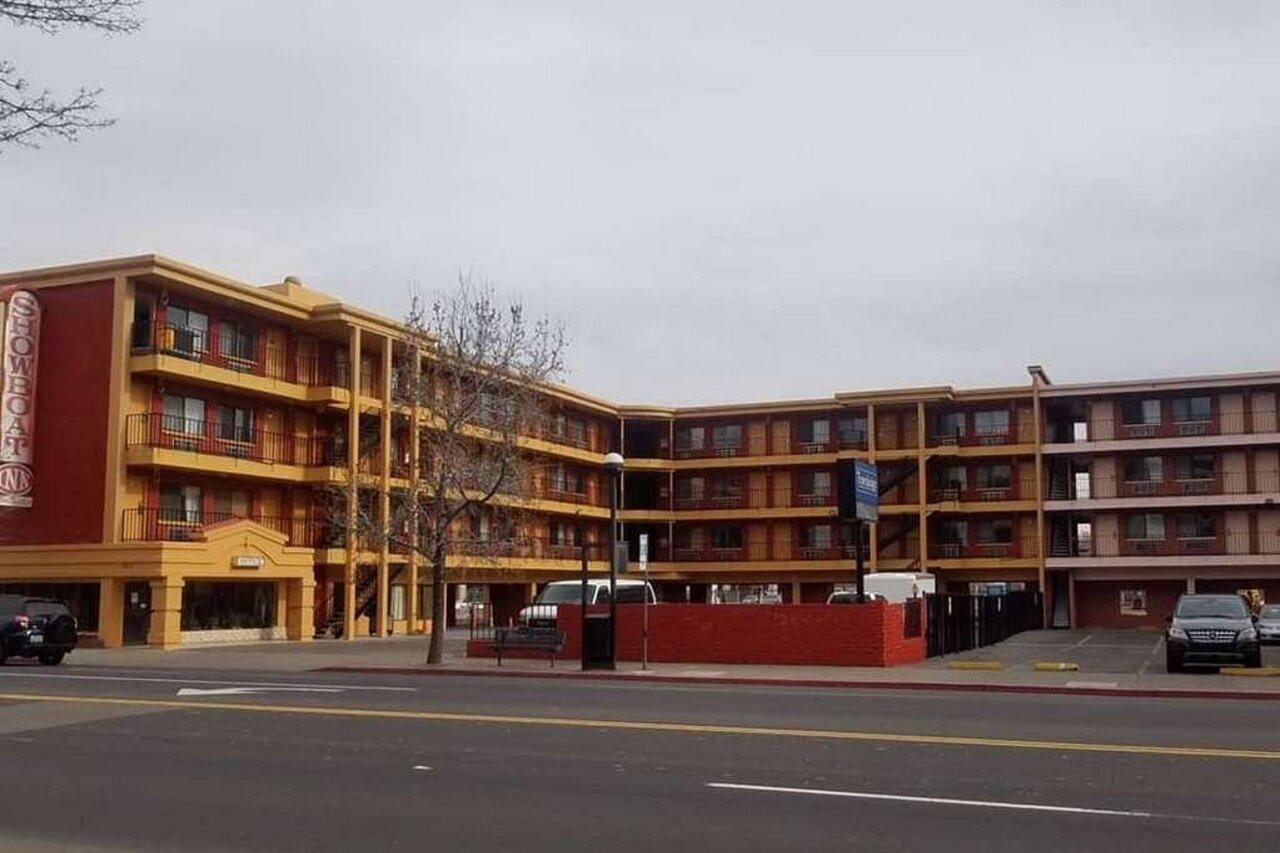 Howard Johnson By Wyndham Downtown Рино Экстерьер фото