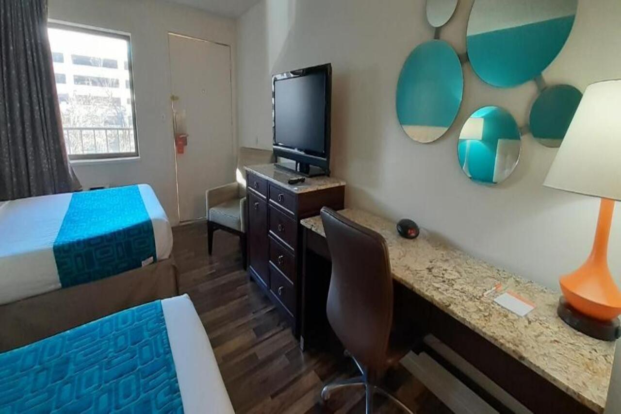 Howard Johnson By Wyndham Downtown Рино Экстерьер фото